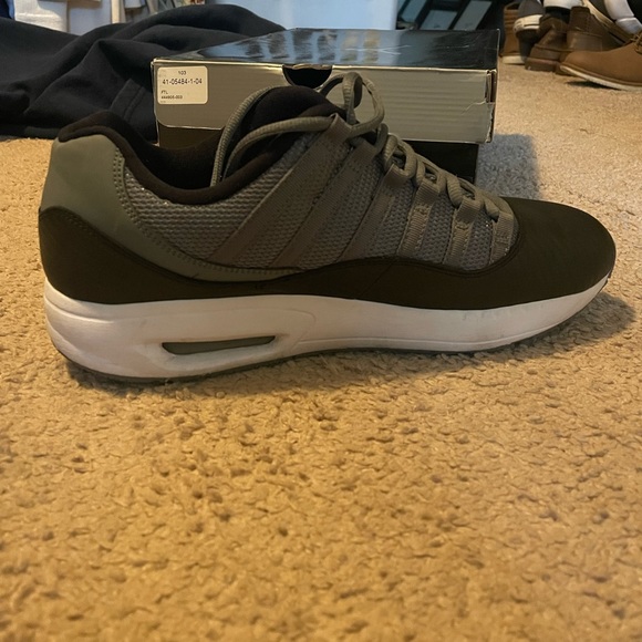 Jordan comfort 11 viz air. Size 10. Like new condition. - Picture 3 of 8